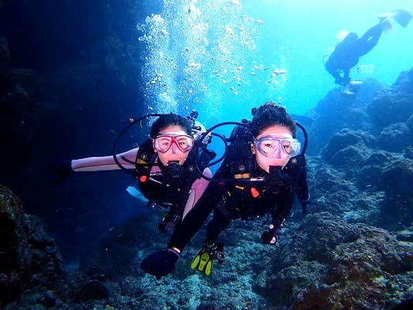 【恩納村】青の洞窟＆カラフル熱帯魚ボート体験ダイビング GoPro撮影データ付き★団体割(5名以上)